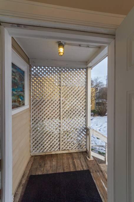 A Very Unique Quirky And Comfortable Home Спокейн Екстериор снимка
